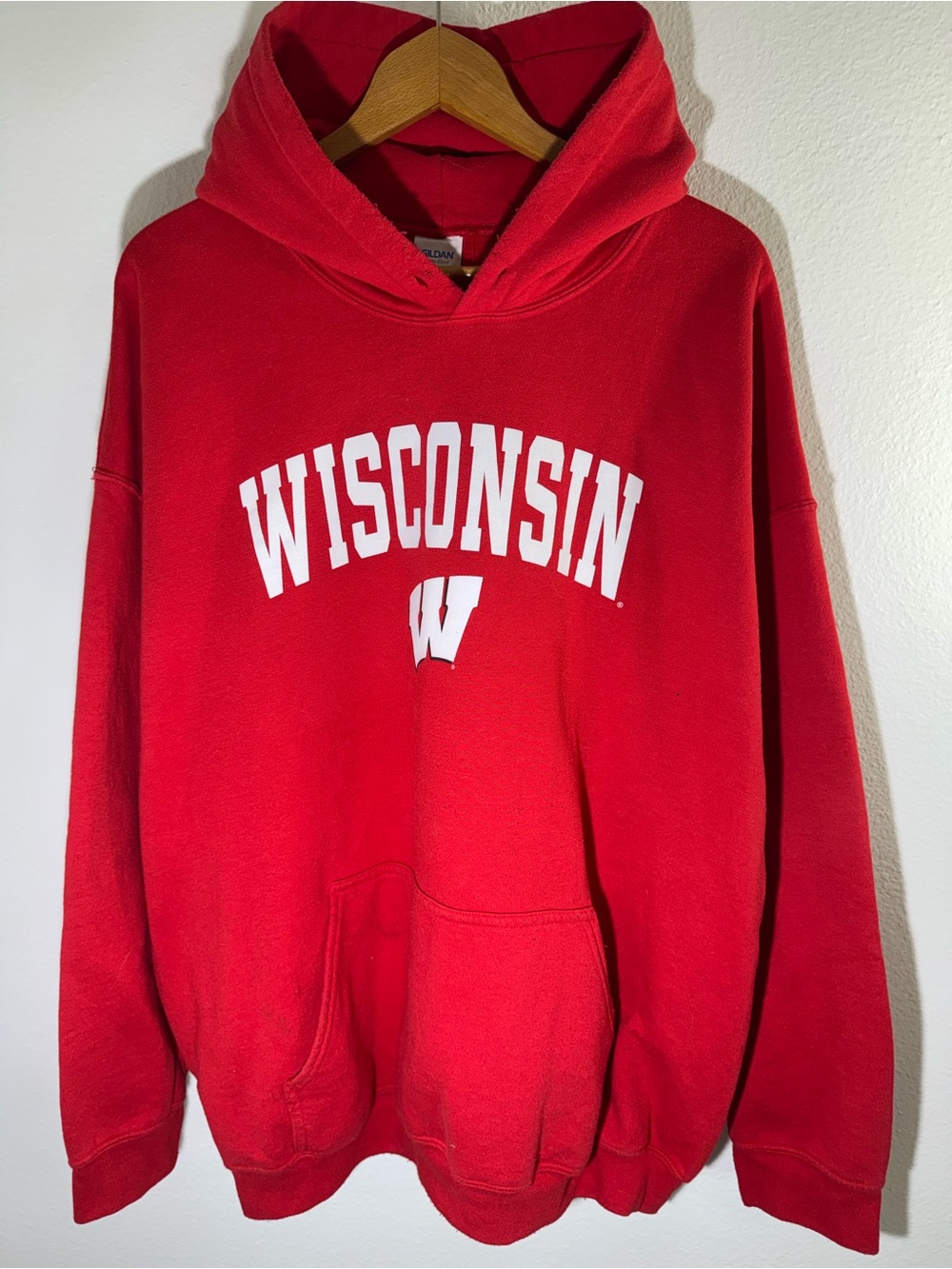 Wisconsin Badgers Red Hoodie Gildan Heavy Blend XL XXL Collegiate Sweatshirt